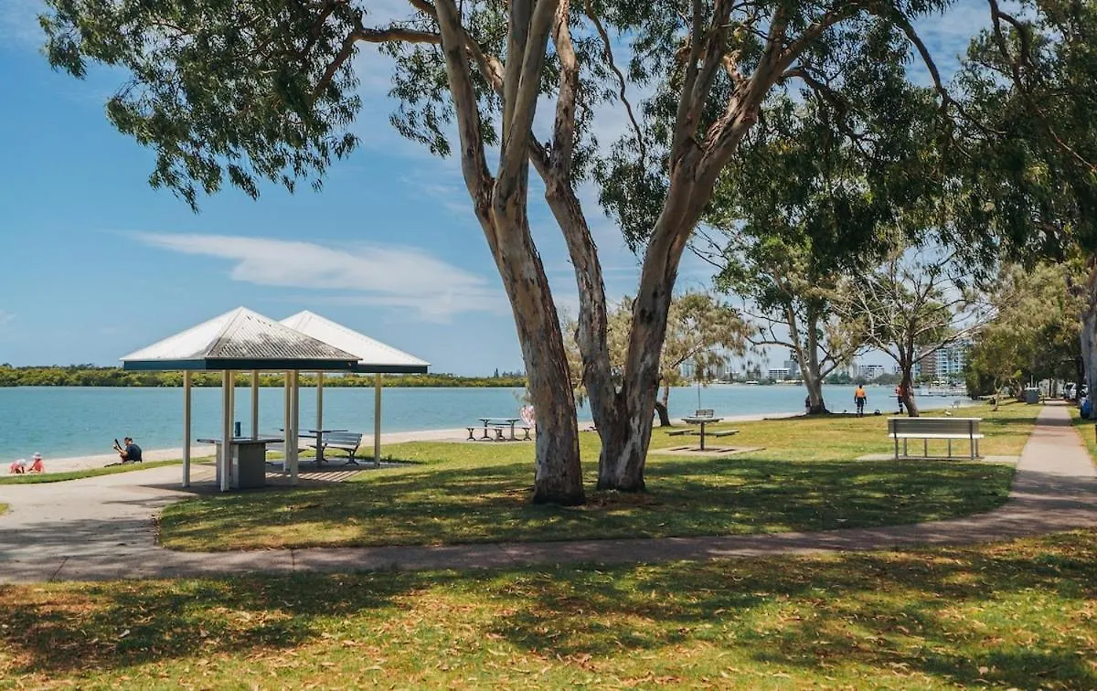 Waterfront Apt Maroochy River ماروتشيدور بيت للعطل